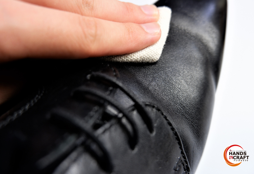 安全靴の保管方法や交換目安、メンテナンス方法などについて解説します - ハンズクラフト