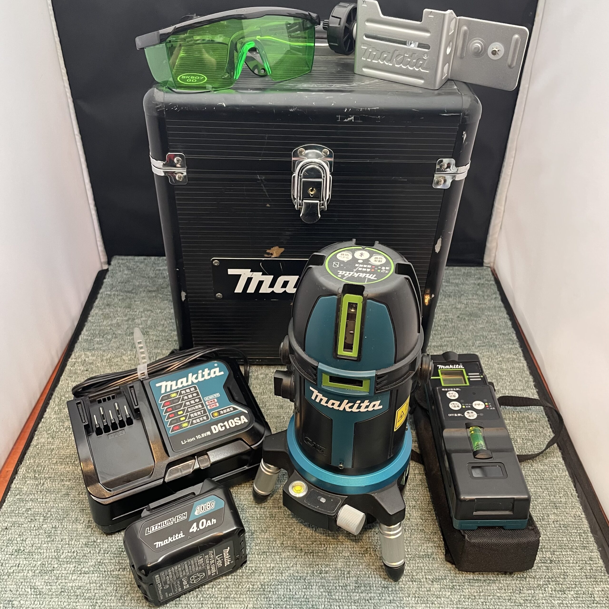 ☆値下げしました☆ マキタ 墨出し器 SK503PXZ 受光器有 フタ割れあり